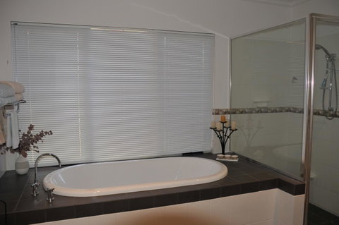 Glenelg On King Bed & Breakfast - Taree Accommodation 26