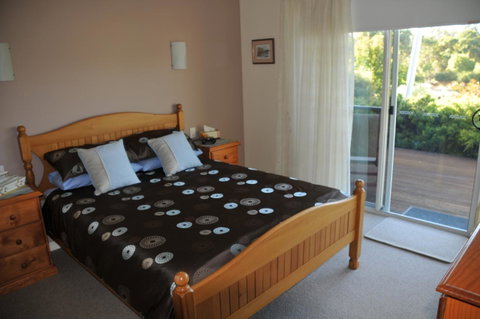 Glenelg On King Bed & Breakfast - Taree Accommodation 24