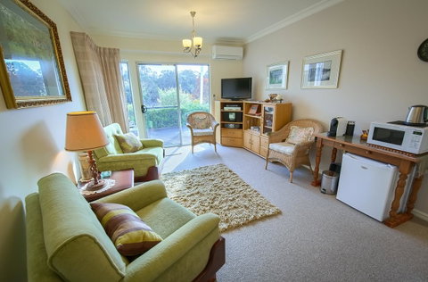 Glenelg On King Bed & Breakfast - Taree Accommodation 2