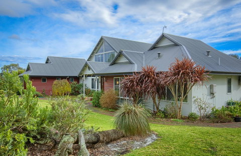 Glenelg On King Bed & Breakfast - Taree Accommodation 0