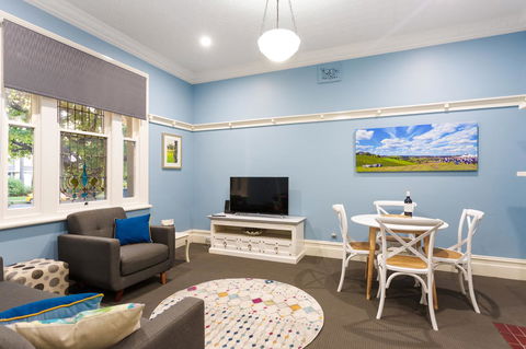 Blue Door Apartments - Taree Accommodation 2