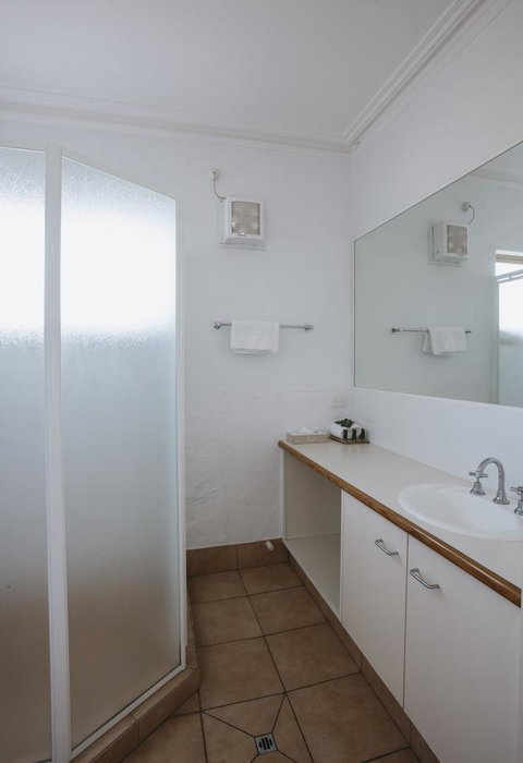 Canal Rocks Beachfront Apartments - Taree Accommodation 6
