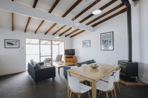 Canal Rocks Beachfront Apartments - Taree Accommodation 22