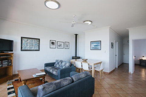 Canal Rocks Beachfront Apartments - Taree Accommodation 9