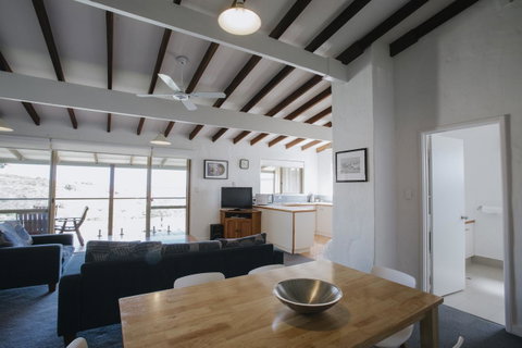 Canal Rocks Beachfront Apartments - Taree Accommodation 16