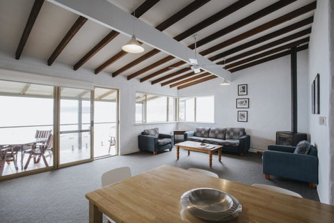 Canal Rocks Beachfront Apartments - Taree Accommodation 24