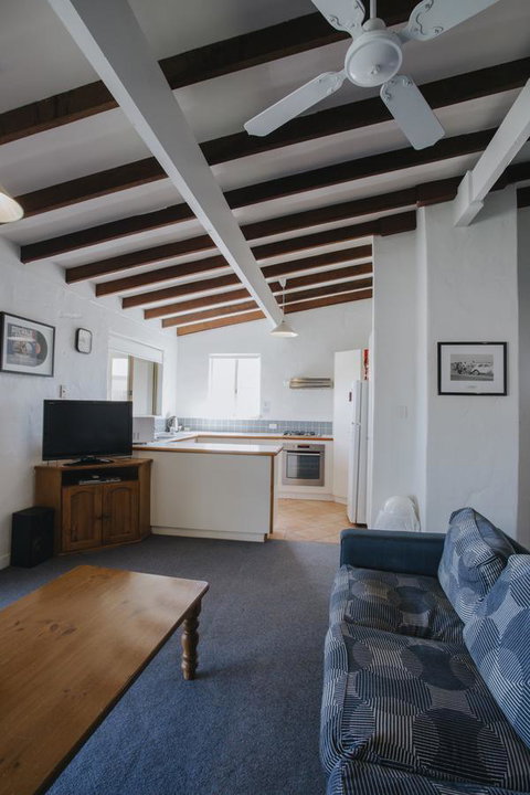 Canal Rocks Beachfront Apartments - Taree Accommodation 11