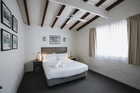 Canal Rocks Beachfront Apartments - Taree Accommodation 3