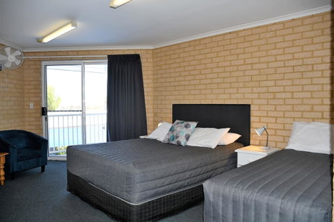 Kalbarri Seafront Villas - Taree Accommodation 11
