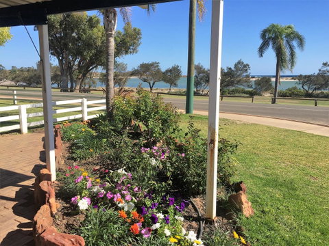 Kalbarri Seafront Villas - Taree Accommodation 10