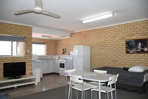 Kalbarri Seafront Villas - Taree Accommodation 16