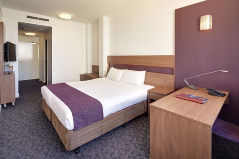 Quality Hotel Ambassador Perth - Taree Accommodation 4