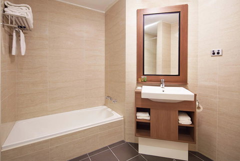 Quality Hotel Ambassador Perth - Taree Accommodation 7