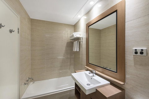 Quality Hotel Ambassador Perth - Taree Accommodation 13