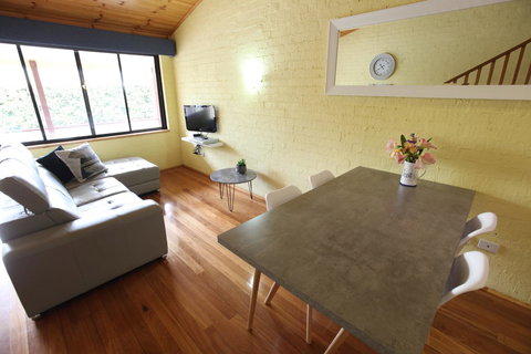 Great Escape Lofts - Taree Accommodation 24