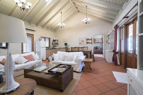 Thistle Hill Guesthouse - Walk To Many Wineries And Restaurants - Taree Accommodation 34