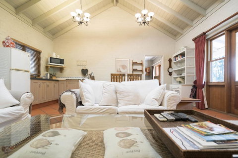 Thistle Hill Guesthouse - Walk To Many Wineries And Restaurants - Taree Accommodation 29