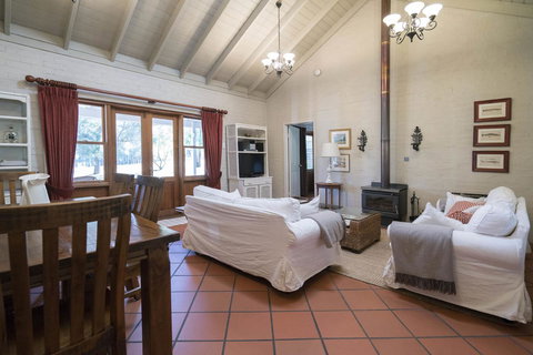 Thistle Hill Guesthouse - Walk To Many Wineries And Restaurants - Taree Accommodation 32