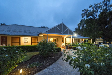 Thistle Hill Guesthouse - Walk To Many Wineries And Restaurants - Taree Accommodation 0