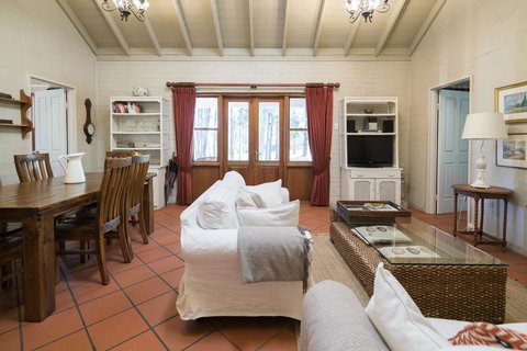 Thistle Hill Guesthouse - Walk To Many Wineries And Restaurants - Taree Accommodation 33