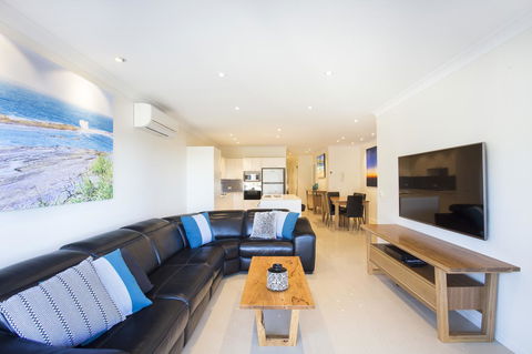 Beachfront 2 - Taree Accommodation 9