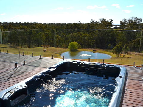 Wine Country Villas - Taree Accommodation 9