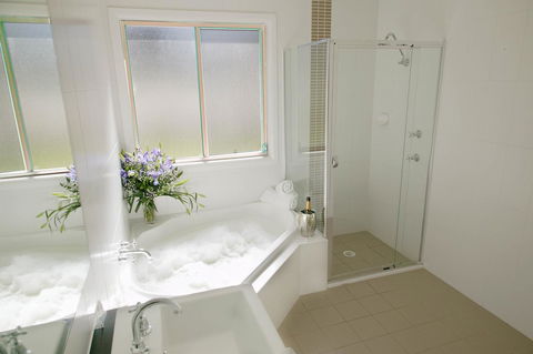 Nightingale Villas - Taree Accommodation 9