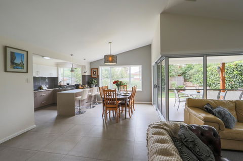 Armidale Cottage - House 2 - Taree Accommodation 16