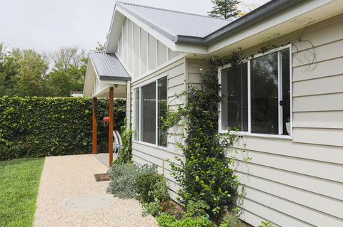 Armidale Cottage - House 2 - Taree Accommodation 2