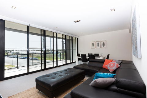 Brand New Executive Apartment - Taree Accommodation 2
