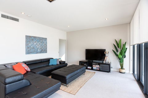 Brand New Executive Apartment - Taree Accommodation 22