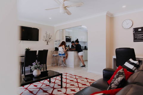 Central Wagga Self Catering Apartment - Taree Accommodation 5