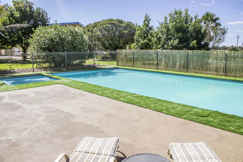 Allonville Gardens Motel - Taree Accommodation 9