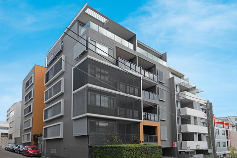 Large Light Luxe 3BDR 2BA Free Parking - Walk To Sydney Uni And RPA - Taree Accommodation 11