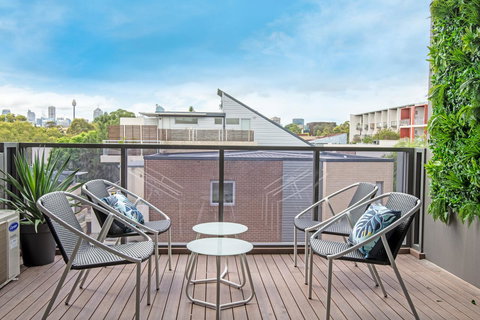 Large Light Luxe 3BDR 2BA Free Parking - Walk To Sydney Uni And RPA - Taree Accommodation 4