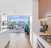 Large Light Luxe 3BDR 2BA Free Parking - walk to Sydney Uni and RPA - Taree Accommodation