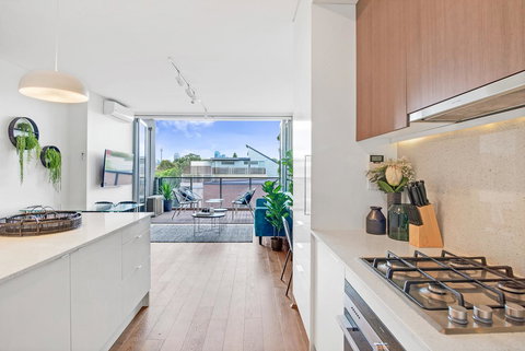 Large Light Luxe 3BDR 2BA Free Parking - Walk To Sydney Uni And RPA - Taree Accommodation 0