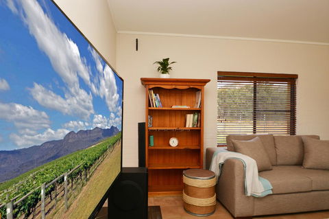 JE Guesthouse, Central To All The Hunter Valley Has To Offer - Taree Accommodation 5
