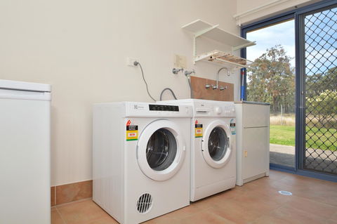 JE Guesthouse, Central To All The Hunter Valley Has To Offer - Taree Accommodation 38