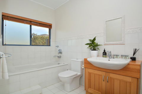 JE Guesthouse, Central To All The Hunter Valley Has To Offer - Taree Accommodation 23