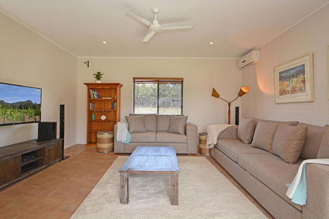JE Guesthouse, Central To All The Hunter Valley Has To Offer - Taree Accommodation 3