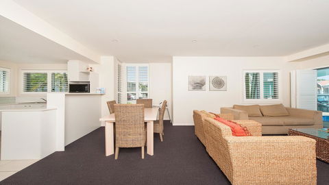 Pacific Blue, Salamander Bay - Taree Accommodation 33