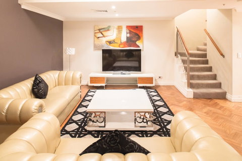Seasons Harbour Plaza - Taree Accommodation 4