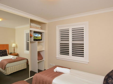 Villa De Saran Located Within Cypress Lakes - Taree Accommodation 10