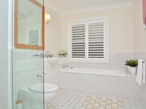 Villa De Saran Located Within Cypress Lakes - Taree Accommodation 4