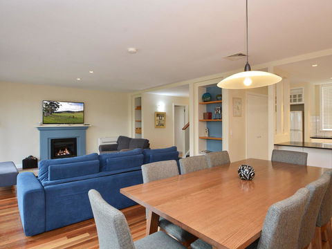 Villa De Saran Located Within Cypress Lakes - Taree Accommodation 12