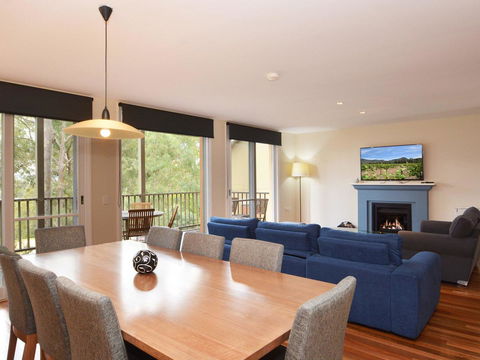 Villa De Saran Located Within Cypress Lakes - Taree Accommodation 6