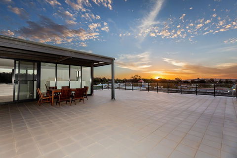 The Penthouse - Taree Accommodation 33