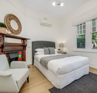 Large terrace in Sydneys lower North Shore - Taree Accommodation