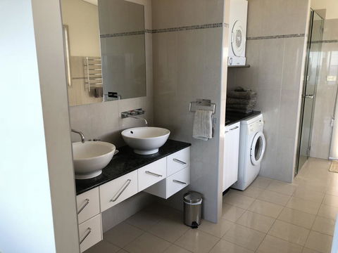 OceanScape Luxury Beachfront Villas - Taree Accommodation 4